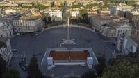 Wow.. Ada Lapangan Tenis di Alun-alun Italia