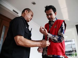 Adam Deni Divonis 6 Bulan Bui Buntut Fitnah Ahmad Sahroni Adam Deni Divonis 6 Bulan Bui Buntut Fitnah Ahmad Sahroni