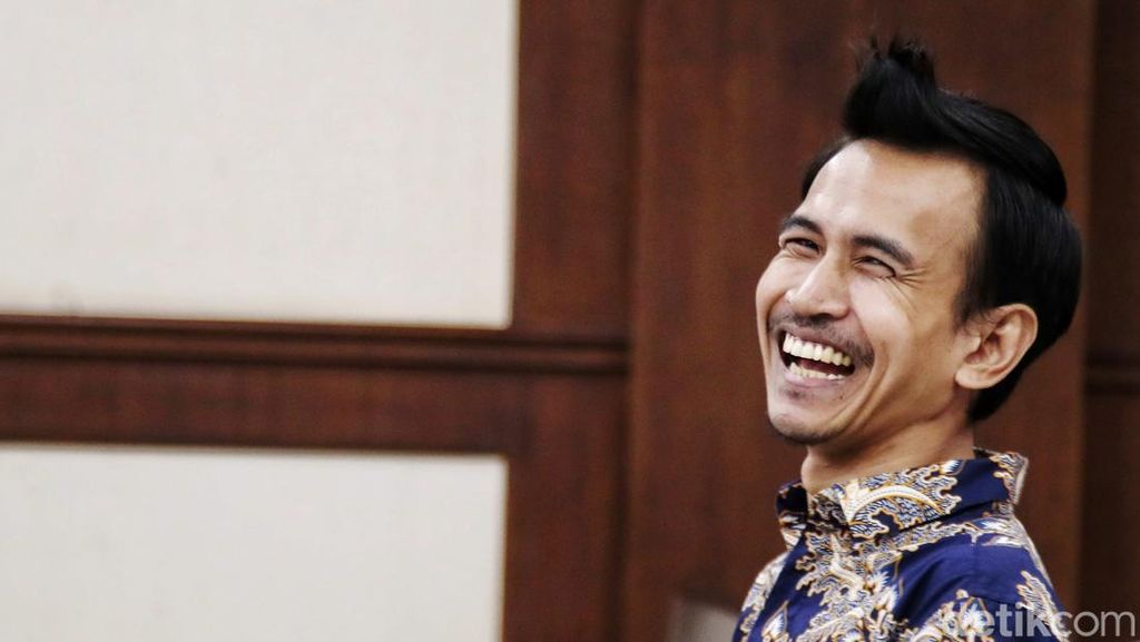 Adam Deni Semringah Dituntut 1 Tahun Penjara Adam Deni Semringah Dituntut 1 Tahun Penjara