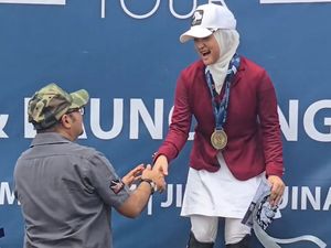 Irfan Hakim Bangga Banget Aisha dan Djalu Bawa 7 Medali Kejuaraan Berkuda Irfan Hakim Bangga Banget Aisha dan Djalu Bawa 7 Medali Kejuaraan Berkuda