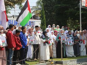 Civitas Akademika UMMI Sukabumi Unjuk Rasa Perangi Kezaliman Israel Civitas Akademika UMMI Sukabumi Unjuk Rasa Perangi Kezaliman Israel