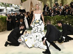 Di Balik Glamornya MET Gala 2024, Kamera HP Dilarang Sampai Ditutup Stiker