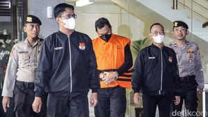 Bupati Sidoarjo Gus Mudhlor Berompi Tahanan KPK
