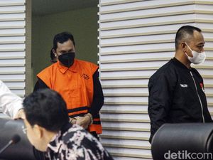 Bupati Sidoarjo Minta Status Tersangka dan Penahanan Dirinya Dicabut