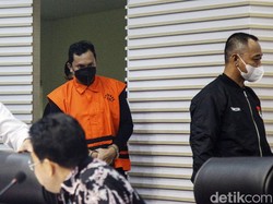 Bupati Sidoarjo Minta Status Tersangka dan Penahanan Dirinya Dicabut