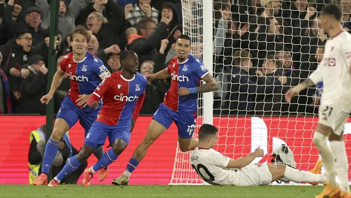 Crystal Palaces Tyrick Mitchell, centre, celebrates after scoring his sides third goal during the English Premier League soccer match between Crystal Palace and Manchester United at Selhurst Park stadium in London, England, Monday, May 6, 2024. (AP Photo/Ian Walton)