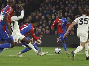 MU Tertinggal 0-2 dari Crystal Palace di Babak Pertama MU Tertinggal 0-2 dari Crystal Palace di Babak Pertama