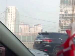 Tol MBZ Ngeri-ngeri Sedap, Jalan Sempit Masih Ada Aja Nekat Lewat Bahu Jalan Tol MBZ Ngeri-ngeri Sedap, Jalan Sempit Masih Ada Aja Nekat Lewat Bahu Jalan