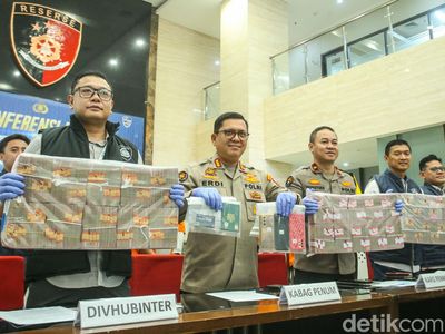 Penampakan Barbuk Uang Rp 32 M Dikasus Penipuan Manipulasi Data Email