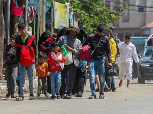 Dibayangi Invasi Israel, Lebih dari 100.000 Orang Ngungsi dari Rafah Dibayangi Invasi Israel, Lebih dari 100.000 Orang Ngungsi dari Rafah