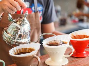 Sedang Tren! Kafe Slow Bar yang Berikan Sensasi Ngopi Berbeda Sedang Tren! Kafe Slow Bar yang Berikan Sensasi Ngopi Berbeda