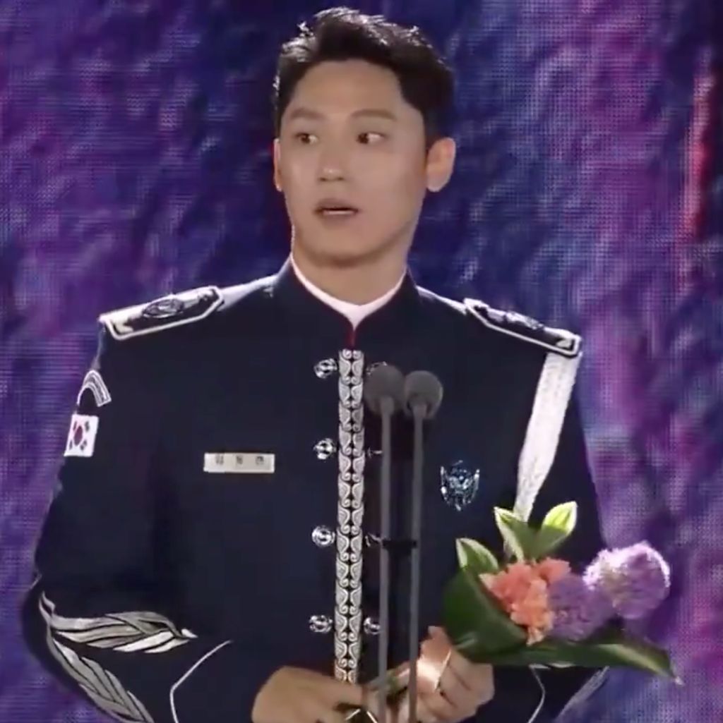 Lee Do Hyun menyebutkan nama pacarnya Lim Ji Yeon dalam pidato kemenangan Baeksang Arts Awards 2024