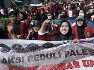 Ribuan Mahasiswa Muhammadiyah Sidoarjo Turun Jalan Bela Palestina Ribuan Mahasiswa Muhammadiyah Sidoarjo Turun Jalan Bela Palestina