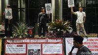 Massa Demo KPK, Desak Bupati Sidoarjo Ditahan