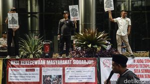Massa Demo KPK, Desak Bupati Sidoarjo Ditahan