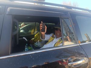 Kunjungan Kerja ke IKN, Basuki Pamer HP Jadul Kunjungan Kerja ke IKN, Basuki Pamer HP Jadul