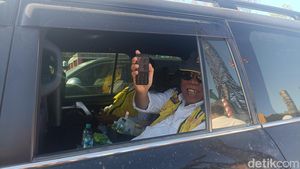 Menteri Jokowi Ini Betah Pakai HP Jadul, Nih Wujudnya