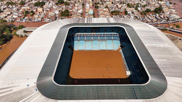 Penampakan Banjir Rendam Stadion Markas Gremio Brasil A drone view shows the flooded Arena Gremio stadium in Porto Alegre, in Rio Grande do Sul state, Brazil, May 6, 2024. REUTERS/Amanda Perobelli