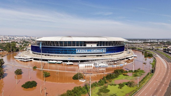 Penampakan Banjir Rendam Stadion Markas Gremio Brasil A drone view shows the flooded Arena Gremio stadium in Porto Alegre, in Rio Grande do Sul state, Brazil, May 6, 2024. REUTERS/Amanda Perobelli