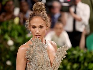 Menanti Film Terbaru Jennifer Lopez, Ibu Pegulat Satu Kaki di Unstoppable Menanti Film Terbaru Jennifer Lopez, Ibu Pegulat Satu Kaki di Unstoppable