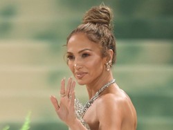 Jennifer Lopez Sumbang Pakaian dan Sepatu Pribadi untuk Korban Kebakaran LA