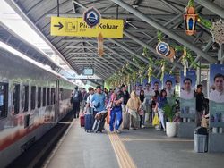 59.324 Orang Bepergian Naik Kereta di Daop 8 Surabaya saat Long Weekend