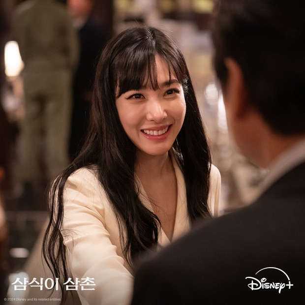 Potret Tiffany Young dalam drama 'Uncle Samsik'