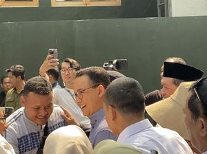Warga Serbu Rumah Anies yang Merayakan Ulang Tahun ke-55