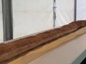 Keren! Bakery Ini Pecahkan Rekor Roti Perancis Terpanjang di Dunia Keren! Bakery Ini Pecahkan Rekor Roti Perancis Terpanjang di Dunia