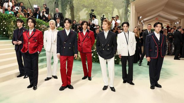 NEW YORK, NEW YORK - MAY 06: (L-R) Bang Chan, Han, Felix, Seungmin, Hyunjin, I.N, Lee Know and Changbin of Stray Kids attends The 2024 Met Gala Celebrating 