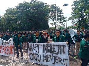 Usul Para Ikatan Alumni Kampus Ringankan UKT: Online Learning-Gelar Konser Usul Para Ikatan Alumni Kampus Ringankan UKT: Online Learning-Gelar Konser