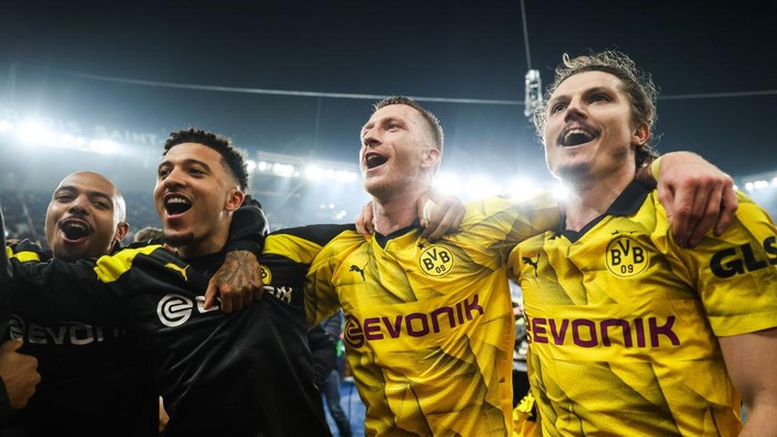 PARIS, FRANCE - MAY 7: Marcel Sabitzer (R), and Marco Reus (2nd R) of Borussia Dortmund celebrate after the UEFA Champions League semi-final second leg football match between Paris Saint-Germain (PSG) and Borussia Dortmund at the Parc des Princes Stadium, in Paris, France on May 7, 2024. (Photo by Ibrahim Ezzat/Anadolu via Getty Images)
