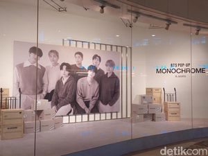 Now Available! 2 Merch Eksklusif Indonesia Hadir di BTS POP UP: MONOCHROME Now Available! 2 Merch Eksklusif Indonesia Hadir di BTS POP UP: MONOCHROME