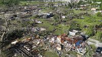 Dahsyatnya Tornado Menyapu Oklahoma, Ratusan Rumah Rata dengan Tanah