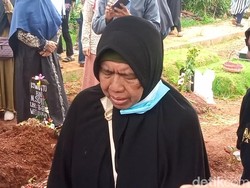 Cerita Istri Dorman Borisman Temani Suami Saat Kritis hingga Meninggal Dunia