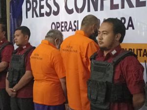 Modus 2 WN Pakistan Minta Sumbangan Secara Paksa di Blitar Modus 2 WN Pakistan Minta Sumbangan Secara Paksa di Blitar
