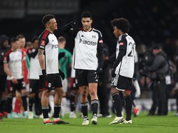 Jelang Lawan Man City, Pemain Fulham Asyik Main Layangan