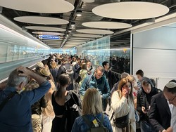 Gerbang Elektronik Serempak Rusak di Banyak Bandara Inggris, Antrian Chaos