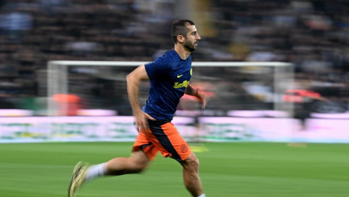 Soccer Football - Serie A - Udinese v Inter Milan - Dacia Arena, Udine, Italy - April 8, 2024 Inter Milans Henrikh Mkhitaryan during the warm up before the match REUTERS/Alberto Lingria
