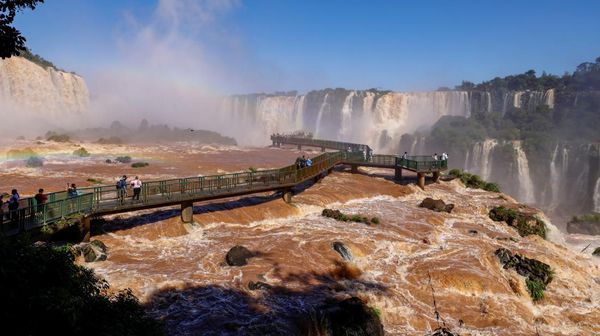 Hujan Lebat di Brasil Bikin Air Terjun Iguazu Meluap