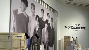 Foto: Intip BTS POP UP MONOCHROME di Jakarta, Penuh Spot Aesthetic