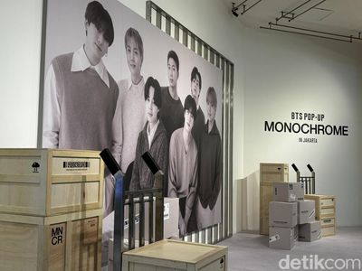 Foto: Intip BTS POP UP MONOCHROME di Jakarta, Penuh Spot Aesthetic