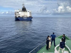 Kapal Angkut 1.950 Ton Pupuk Tenggelam di Tanjung Puting, 16 ABK Dievakuasi