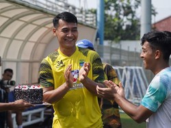 Hari Istimewa Kiper Persib Reky Rahayu