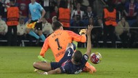 Mbappe jatuh bangun menghadapi tangguhnya Kobel.  Foto: AP/Frank Augstein