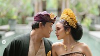 7 Foto Prewedding Mahalini & Rizky Febian, Romantis Pakai Busana Adat Bali