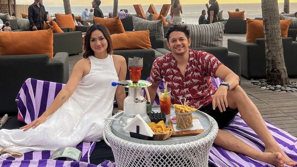 Momen Manis Andrew Andika Saat Kulineran Bareng Istri