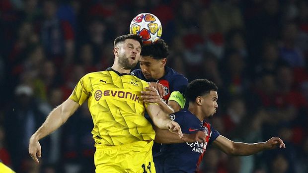 Soccer Football - Champions League - Semi Final - Second Leg - Paris St Germain v Borussia Dortmund - Parc des Princes, Paris, France - May 7, 2024 Borussia Dortmund's Niclas Fullkrug in action with Paris St Germain's Marquinhos and Warren Zaire-Emery REUTERS/Sarah Meyssonnier