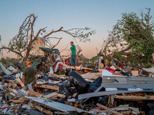 Dampak Kerusakan Akibat Tornado yang Menerjang Oklahoma Dampak Kerusakan Akibat Tornado yang Menerjang Oklahoma