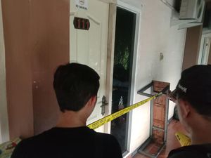 Akhir Pelarian Emak-emak Bojonegoro Bacok Sopir Rental di Kamar Hotel Akhir Pelarian Emak-emak Bojonegoro Bacok Sopir Rental di Kamar Hotel